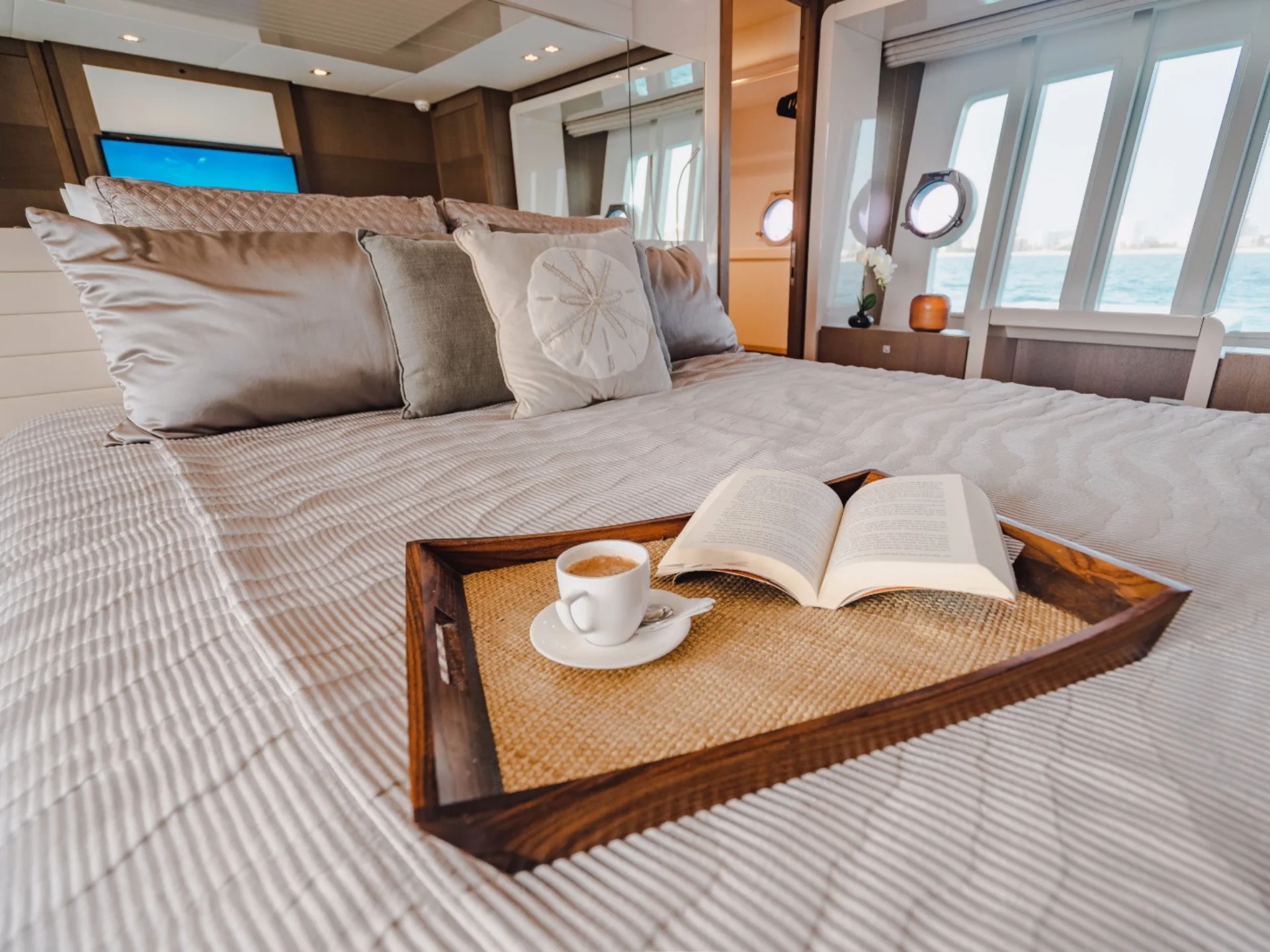 87' Ferretti – Top Shelf — photo 27
