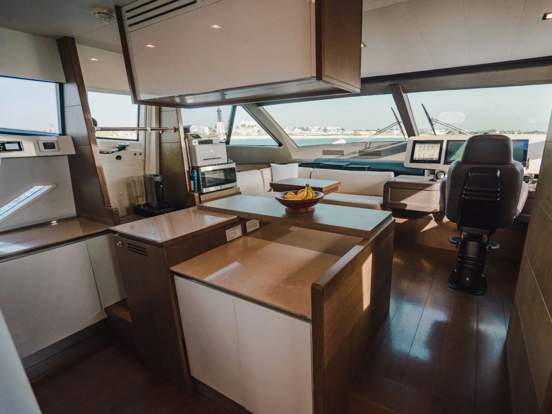 87' Ferretti – Top Shelf — photo 15