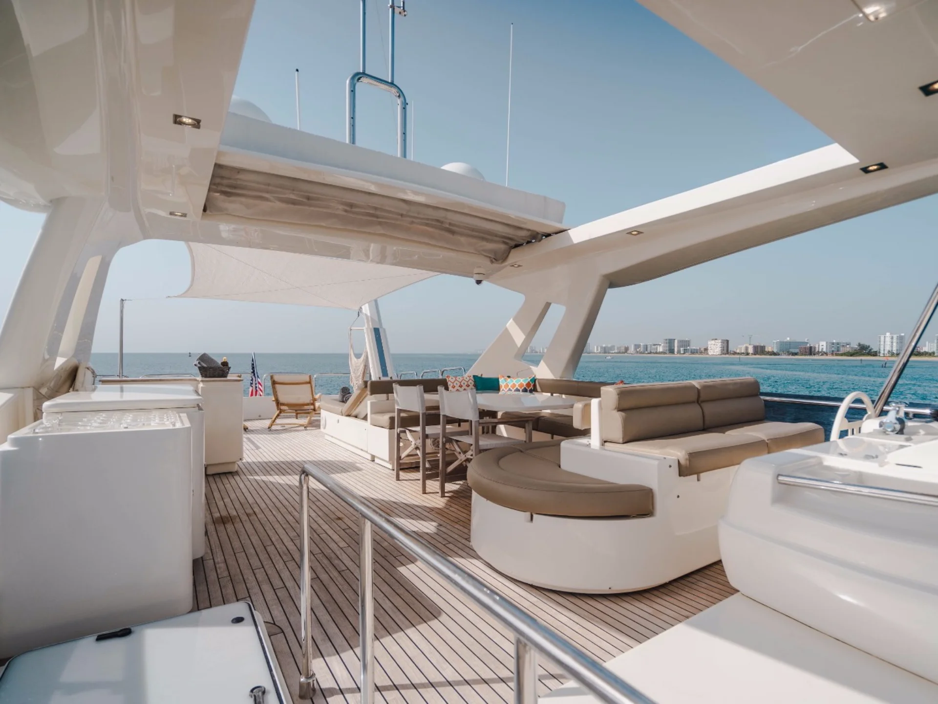 87' Ferretti – Top Shelf — photo 13