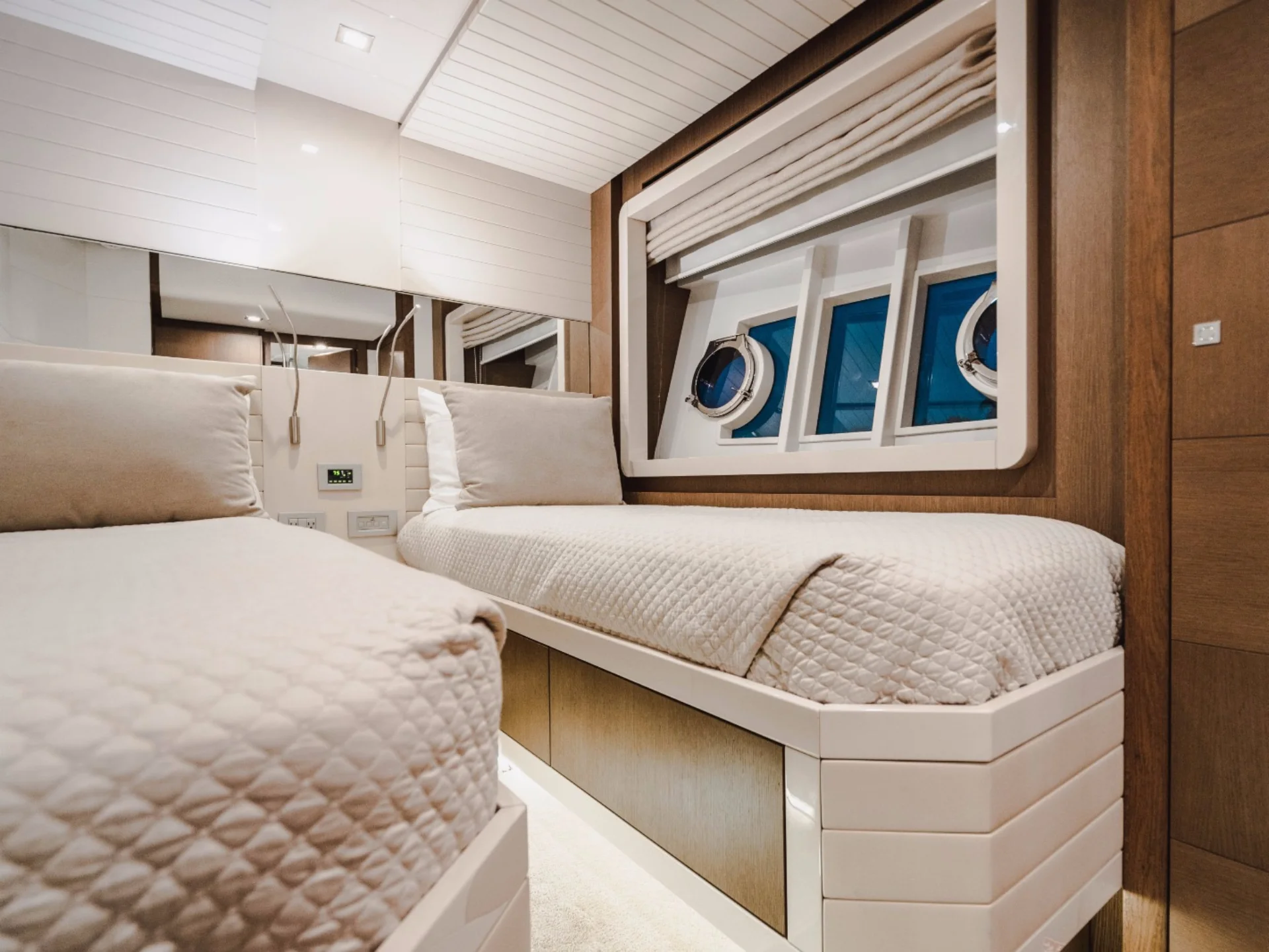 87' Ferretti – Top Shelf — photo 20