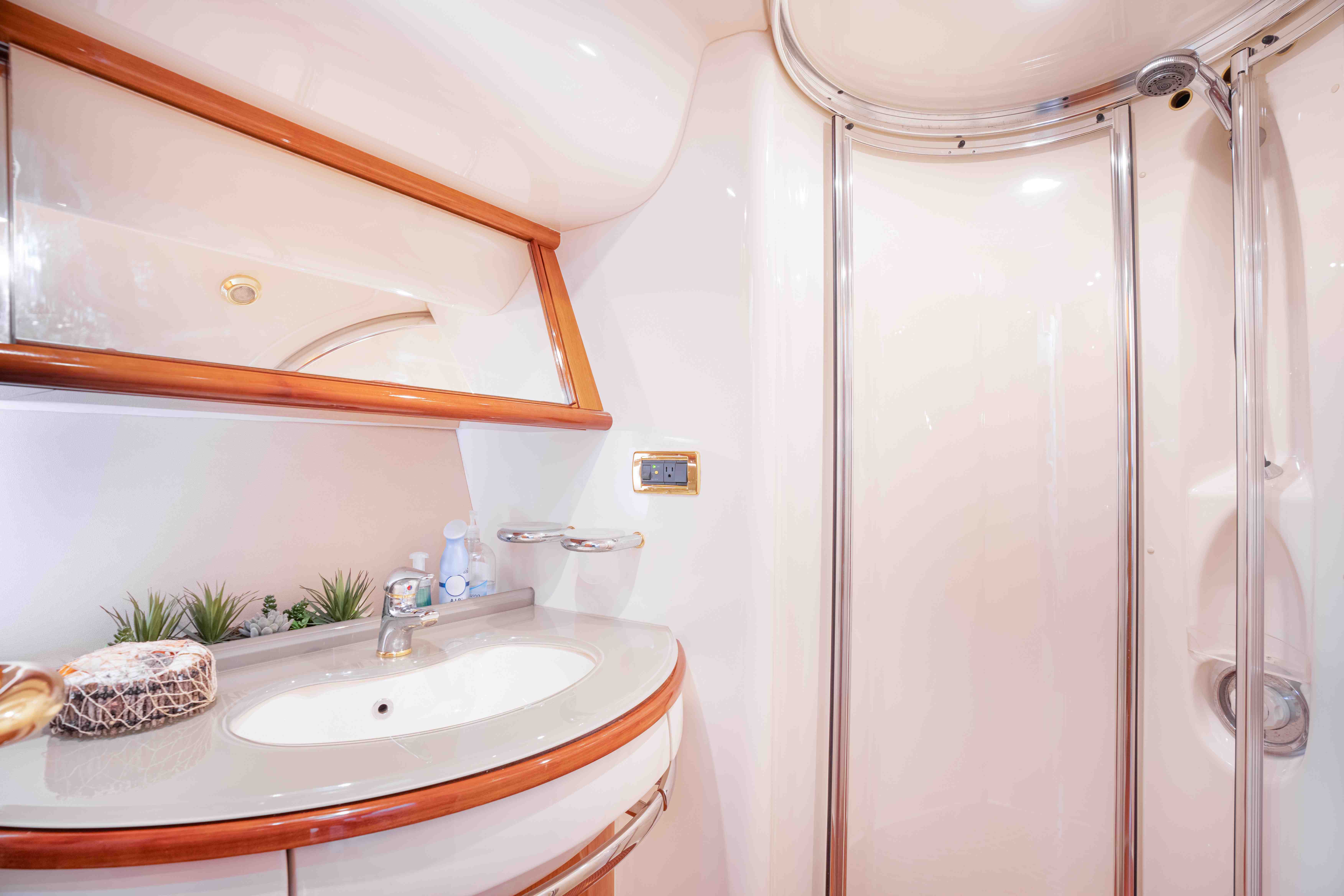 65' Azimut Allegra — photo 25