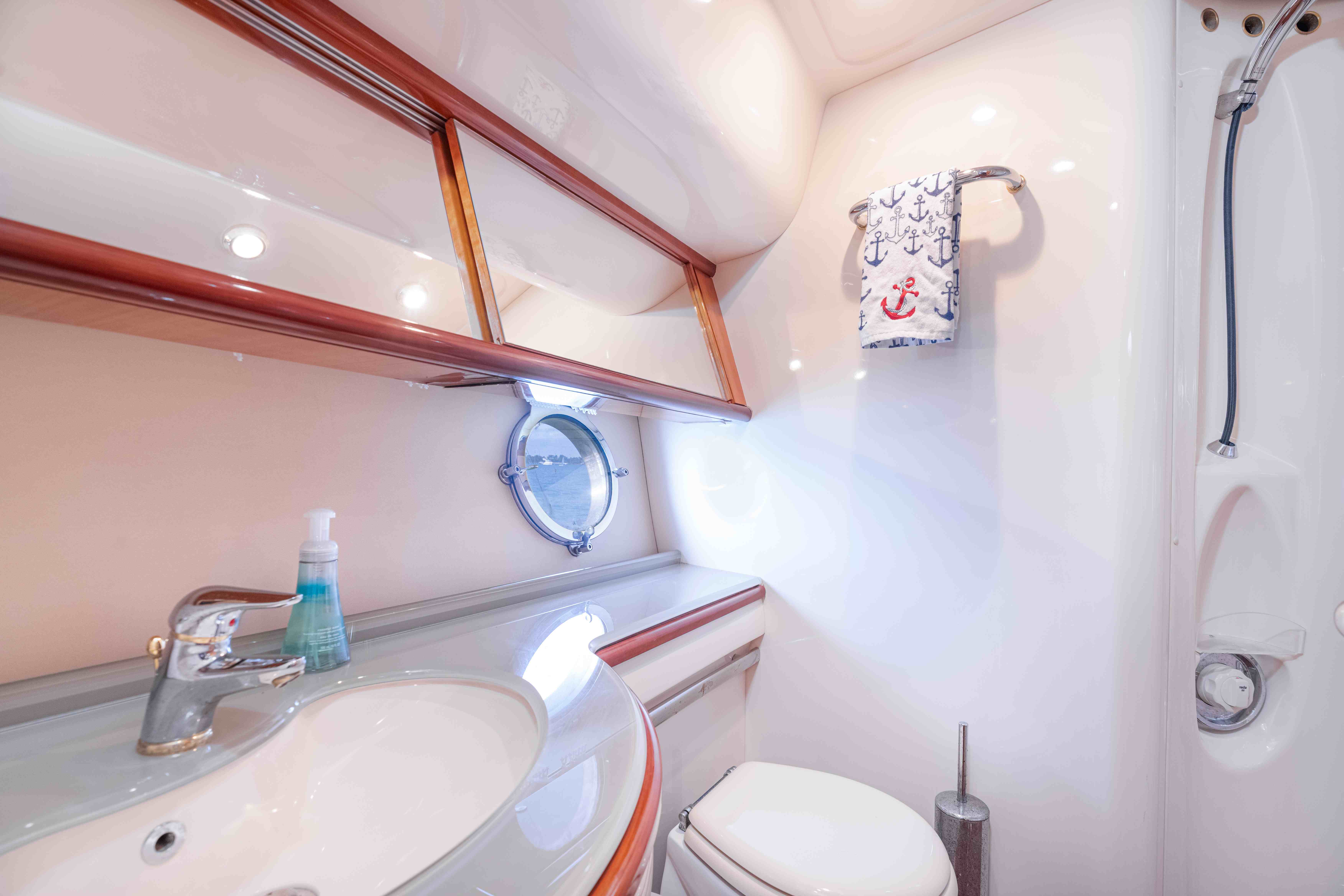 65' Azimut Allegra — photo 23