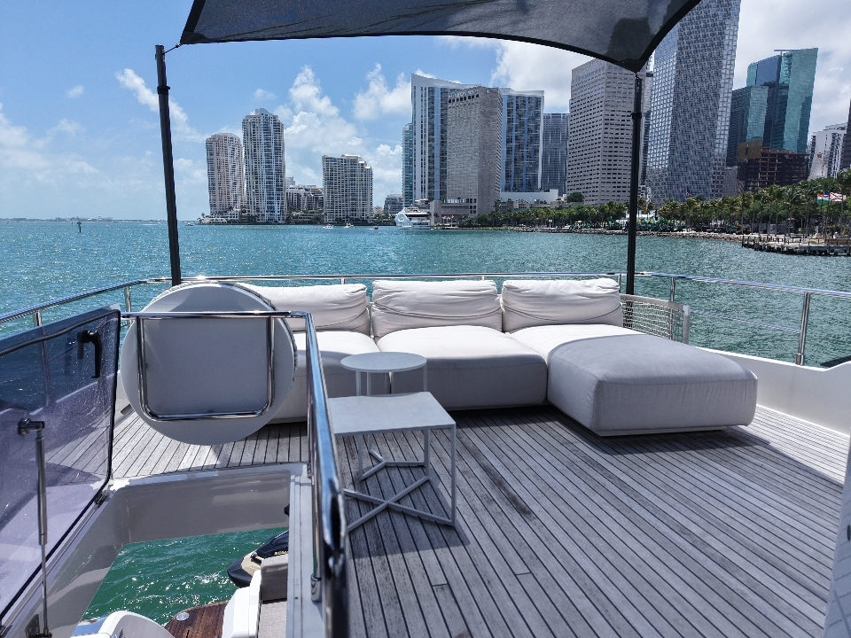2024 Ferretti 80' Silver Moon — photo 3