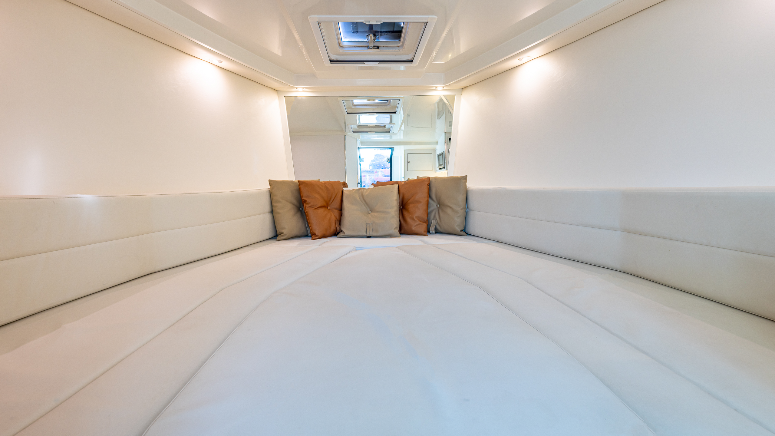 40' VanDutch — photo 1